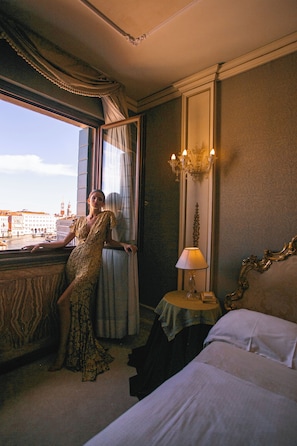 Deluxe Suite with side Grand Canal View | 部屋からの景観