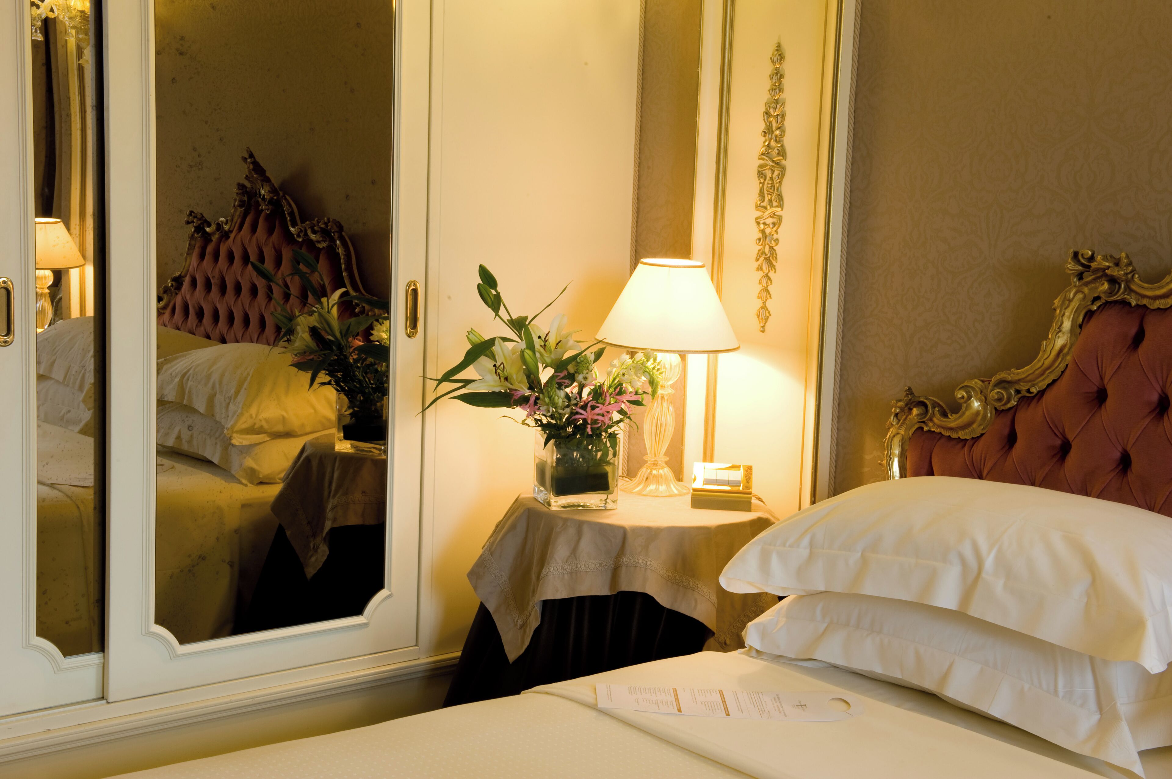 Deluxe Room | Hypo-allergenic bedding available, minibar, in-room safe, desk