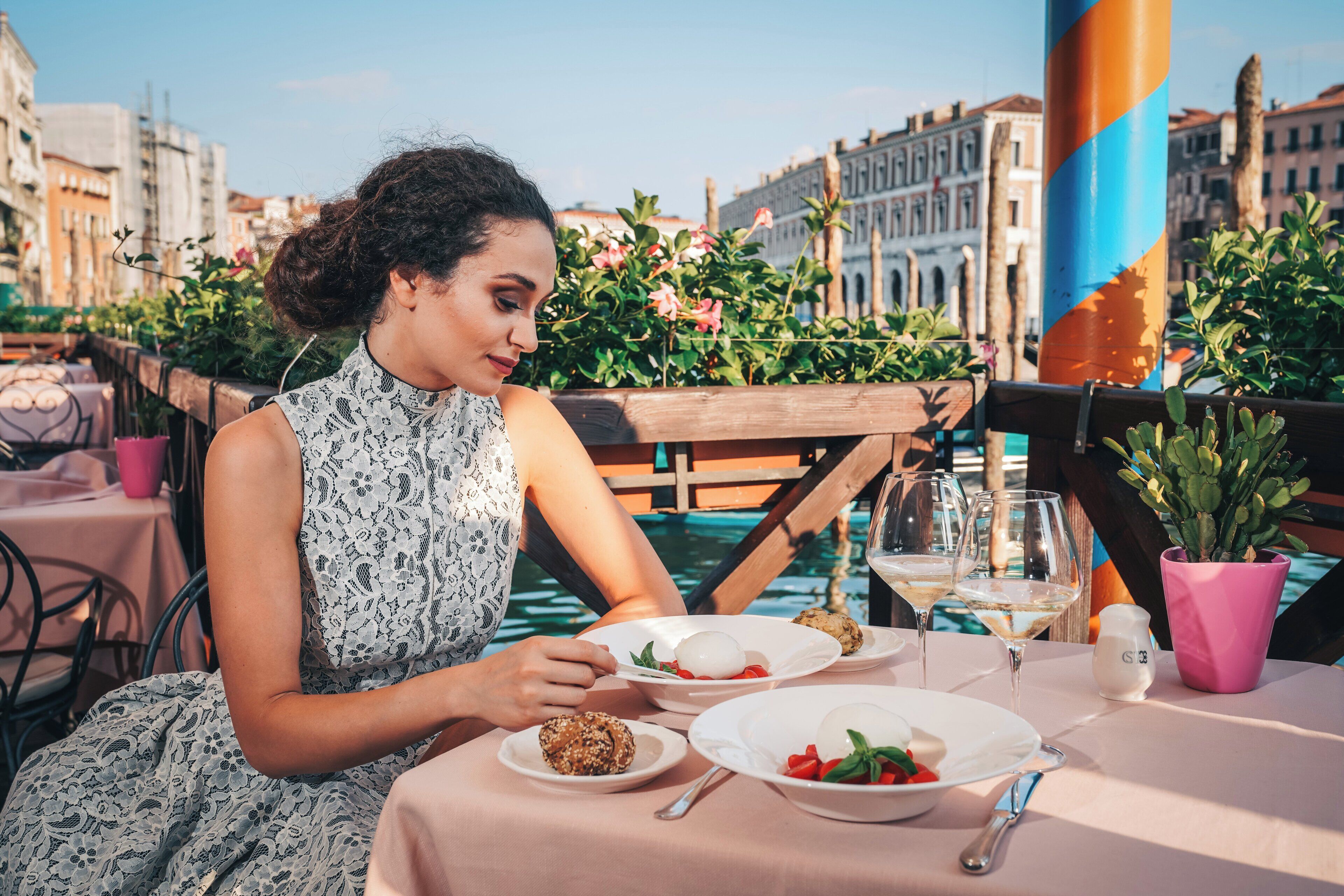 lunch and dinner served, italian cuisine