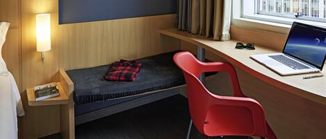 Habitación estándar, 1 cama matrimonial | Minibar, caja de seguridad en la habitación y escritorio