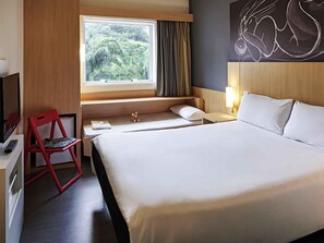 Room, Multiple Beds | Minibar, in-room safe, desk, soundproofing - ibis Rio de Janeiro Centro (Rio de Janeiro)