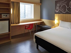 Standard Room, 1 Double Bed | Minibar, in-room safe, desk, soundproofing - ibis Rio de Janeiro Centro (Rio de Janeiro)