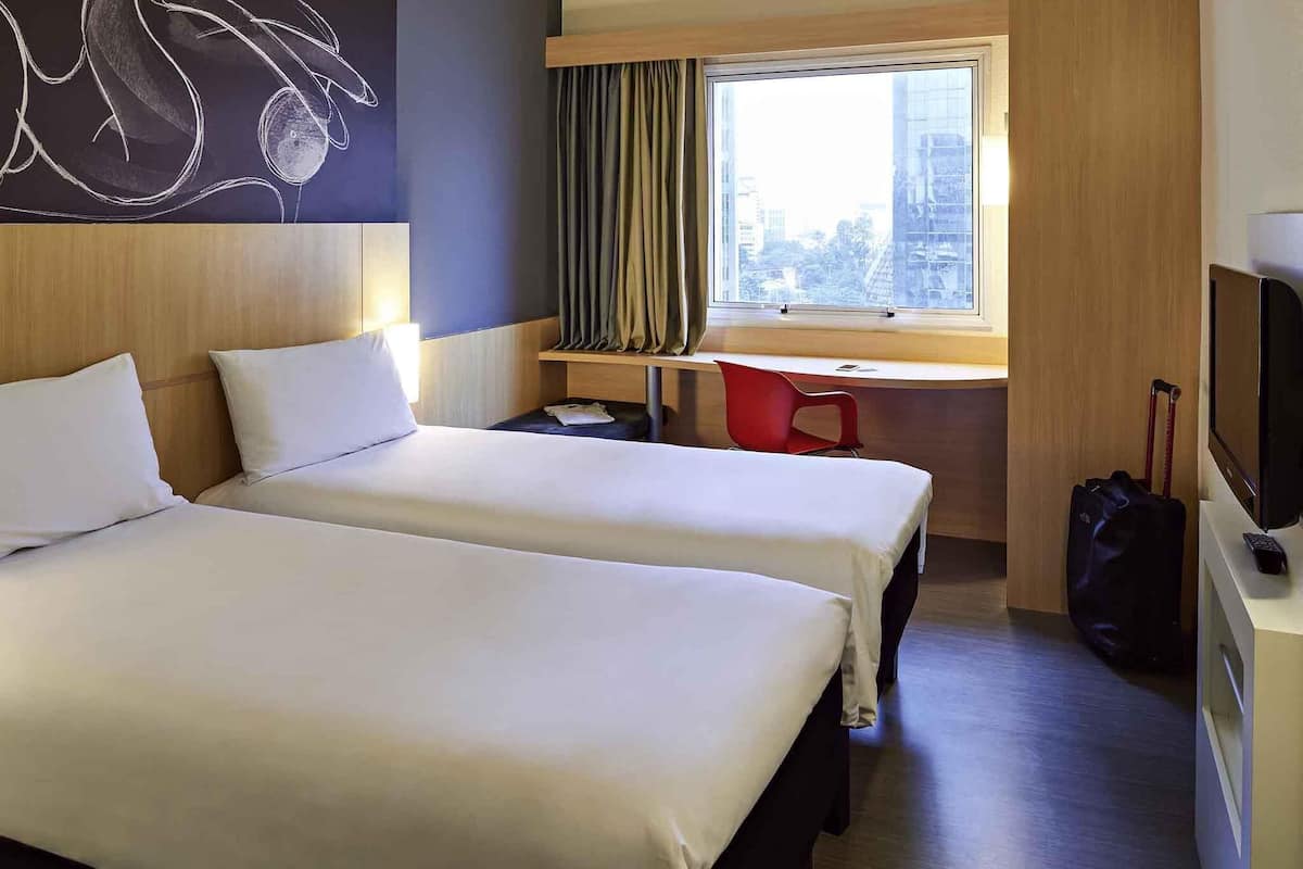 Standard Twin Room, 2 Twin Beds | Minibar, in-room safe, desk, soundproofing