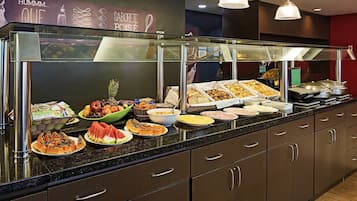 Daily buffet breakfast (BRL 58 per person)