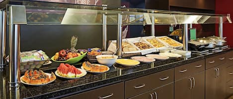 Daily buffet breakfast (BRL 58 per person)