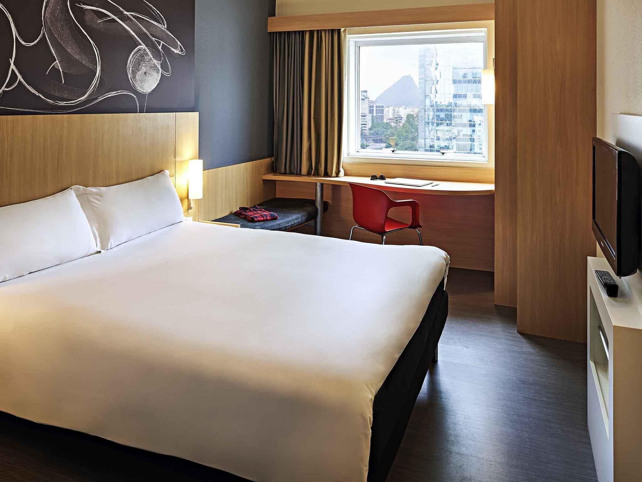 Standard Room, 1 Double Bed | Minibar, in-room safe, desk, soundproofing