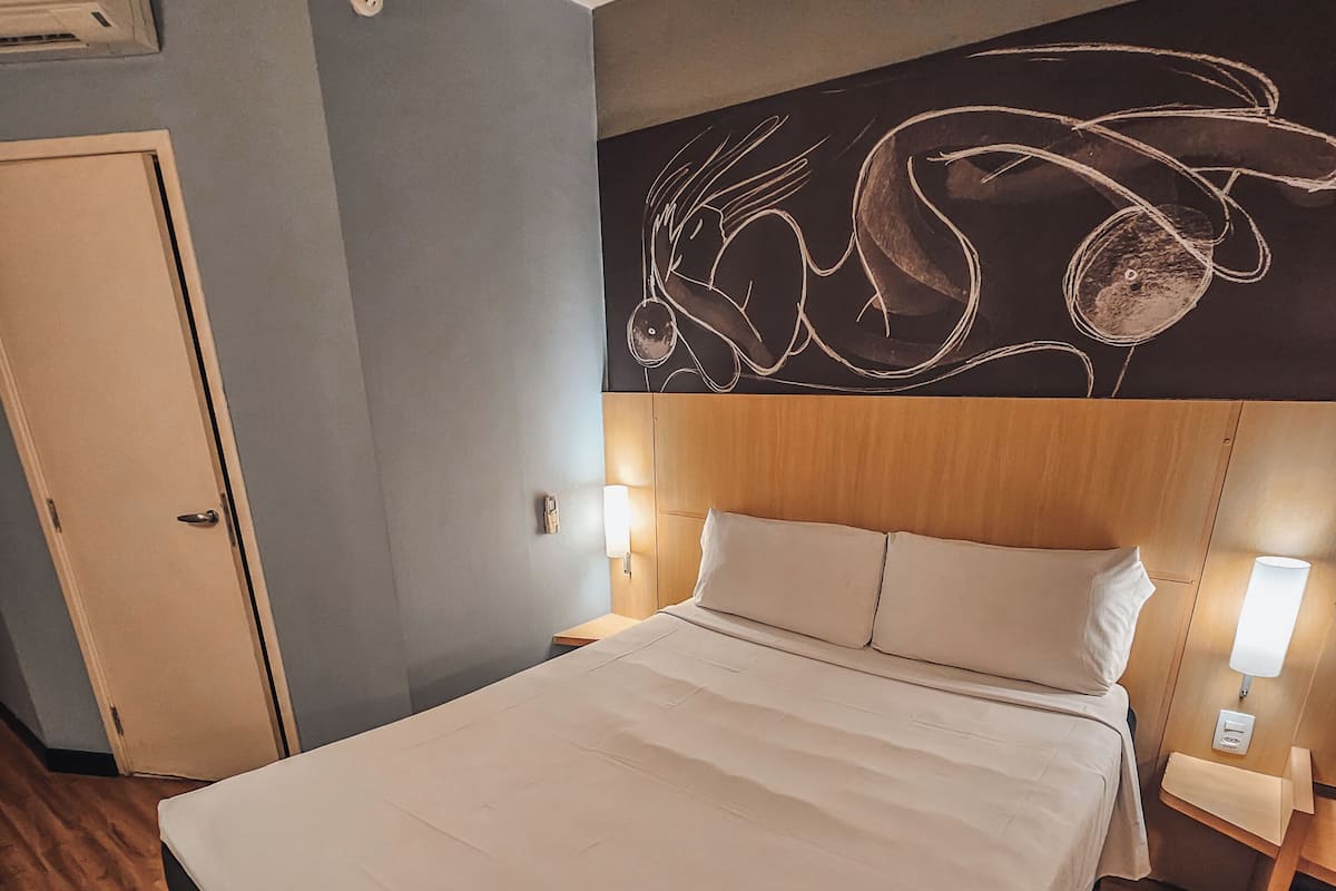 客房, 多张床 | 迷你吧、客房内保险箱、办公桌、隔音