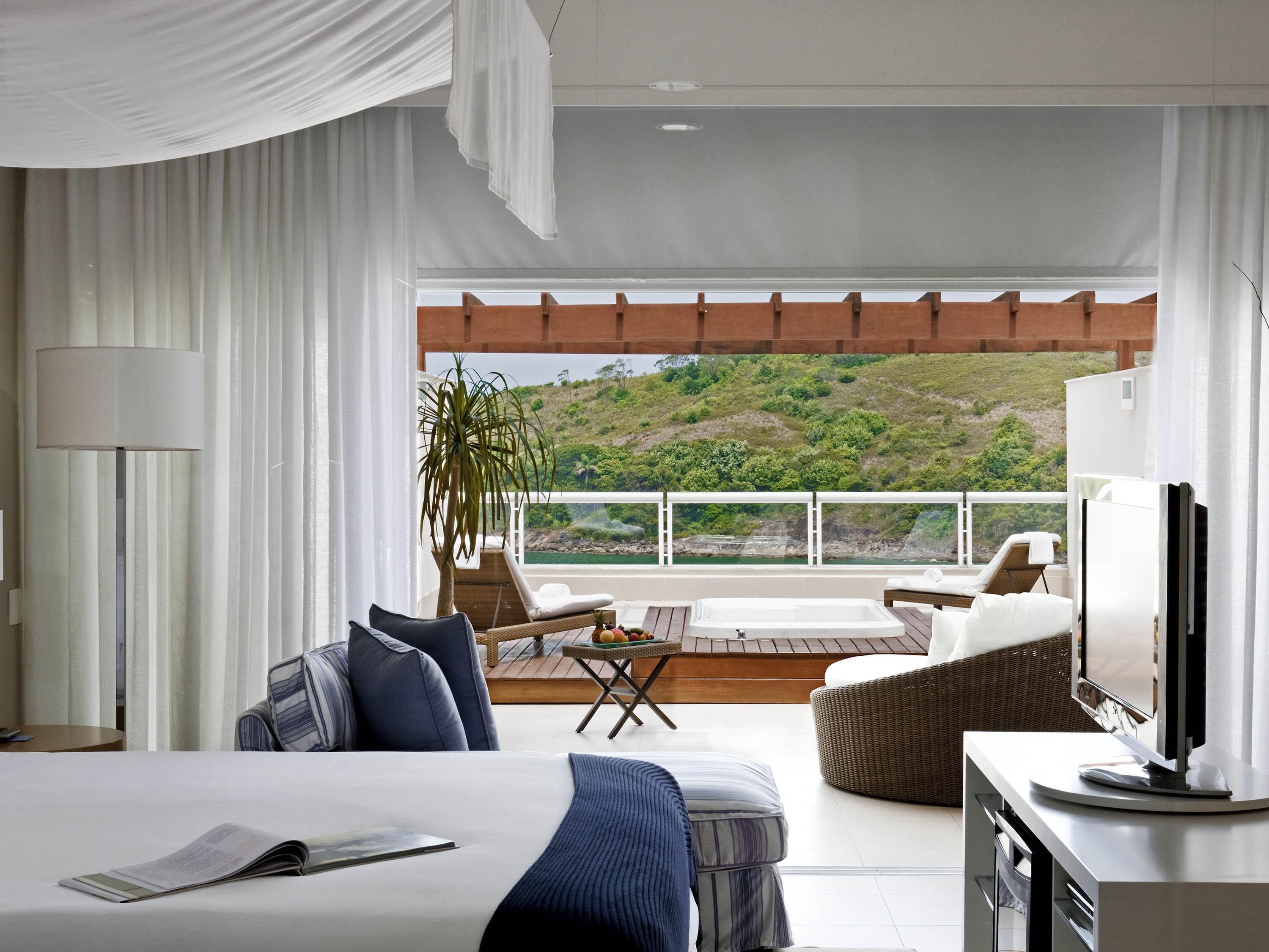 Suite, 1 très grand lit, bain à remous, vue mer | Draps en coton égyptien, literie de qualité supérieure