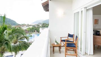 Luxury Suite, 1 King Bed, Balcony, Sea View (Bathtub, free Wifi)
