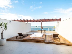 Suite Mar, 1 cama King, terraza con bañera de inmersión exterior, vista al mar. | 1 dormitorio, sábanas de algodón egipcio, ropa de cama de alta calidad