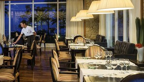 3 restaurants; breakfast, lunch and dinner served  - Hotel Jequitimar Guarujá Resort & Spa by Accor (ex Sofitel) (Guarujá)