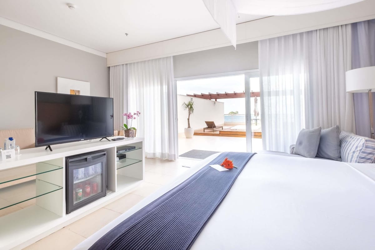 Suíte Mar, 1 cama King, terraço com banheira de imersão externa, vista para o mar | Roupas de cama de algodão egípcio, roupas de cama premium
