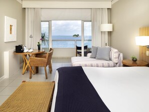 Quarto luxo, 2 camas de solteiro, sacada (Seafront, Central, free Wifi) | 1 quarto, roupas de cama de algodão egípcio, roupas de cama premium