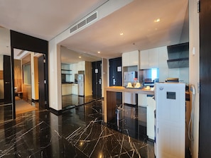 Executive Room, 1 Double Bed (Connect to 1 Superior Twin) | Private kitchen