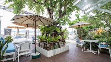 2 間餐廳,供應晚餐,海鮮