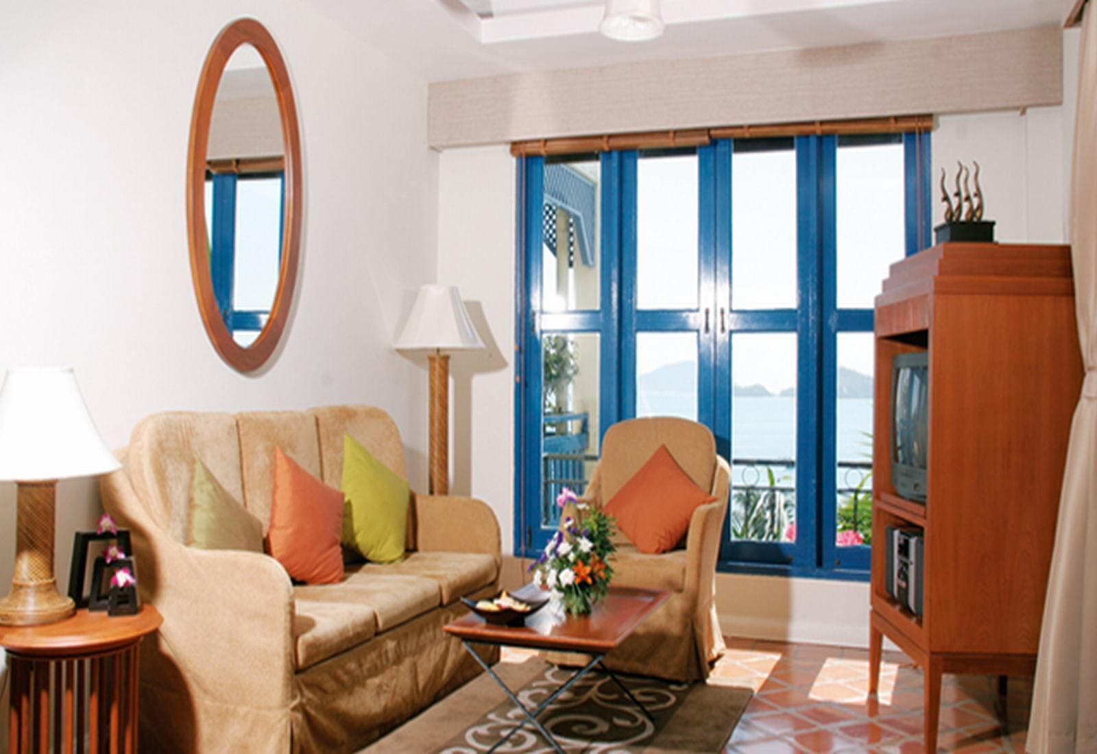 Living area | 32-inch LCD TV with cable channels, TV, DVD player