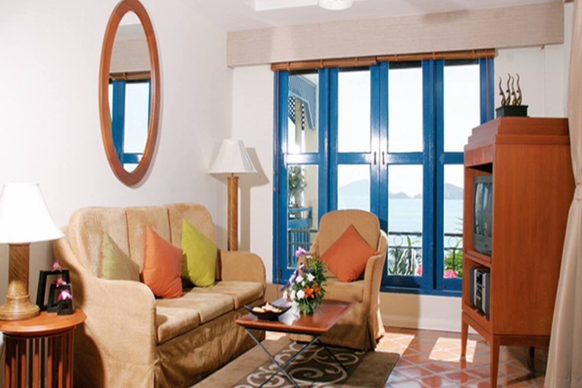 Living area | 32-inch LCD TV with cable channels, TV, DVD player