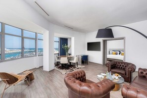 Suite Supérieure, vue piscine | Coin séjour