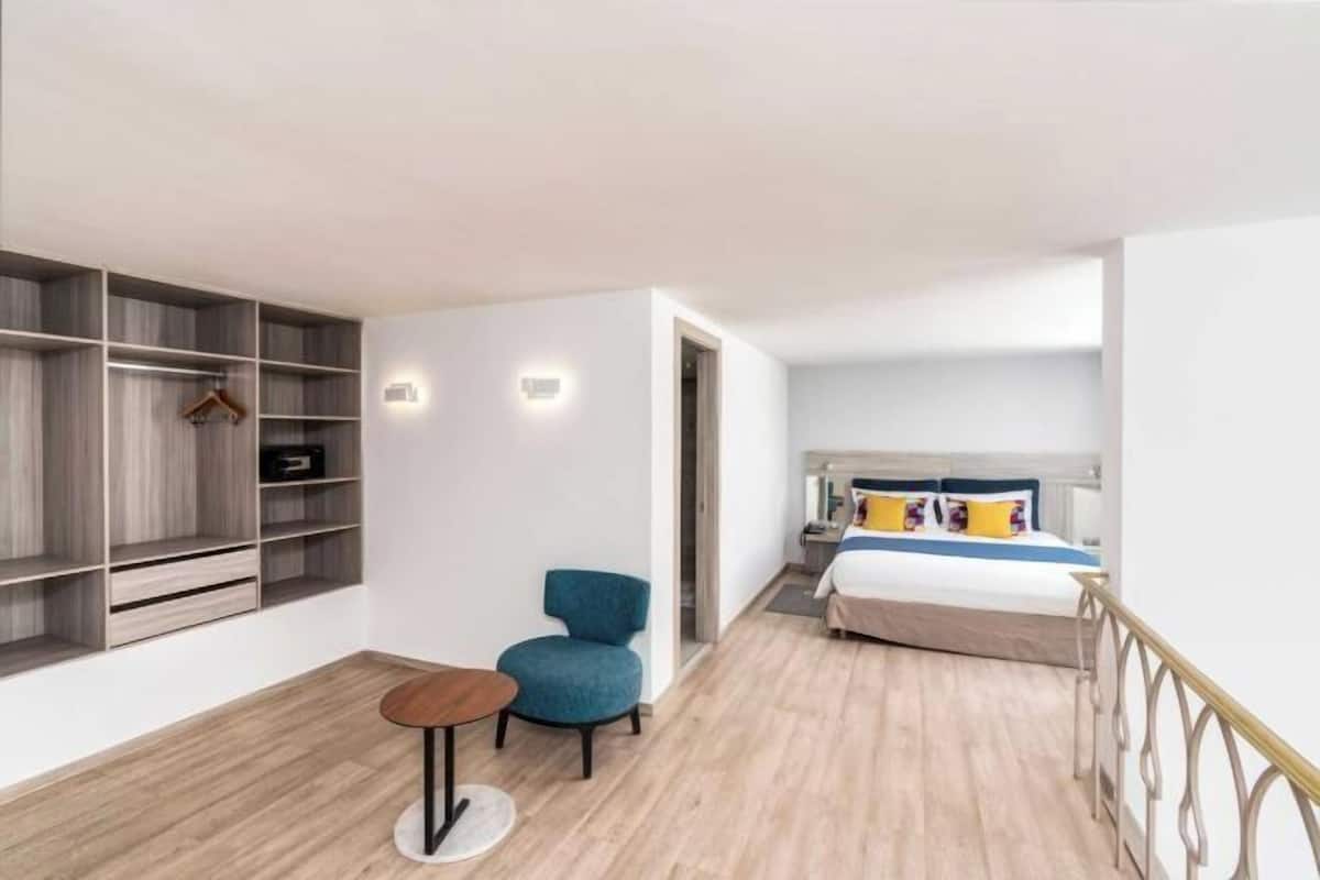 Minibar, in-room safe, blackout curtains, soundproofing
