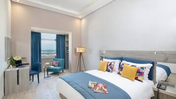 Minibar, coffres-forts dans les chambres, rideaux occultants