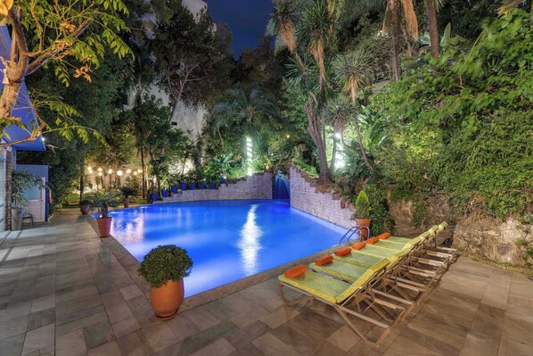 Petit déjeuner, déjeuner et dîner servis sur place