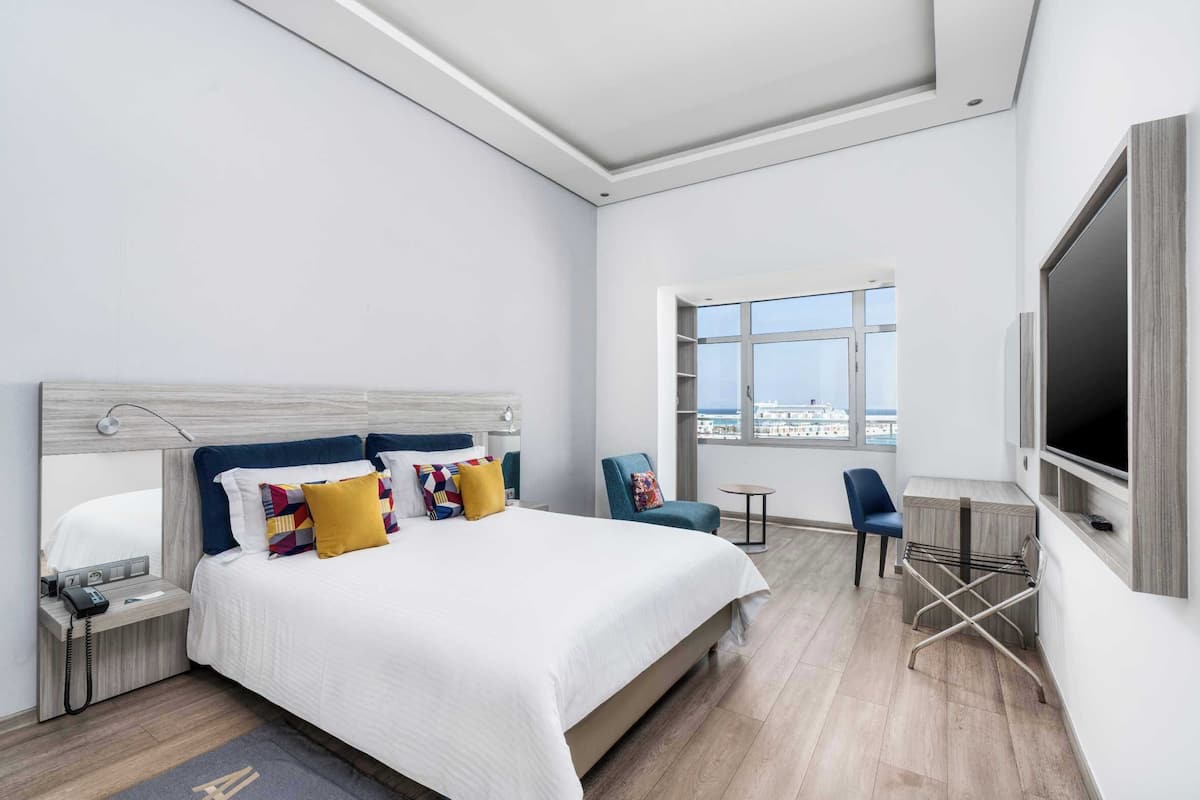 Room, Sea View (Legend) | Minibar, in-room safe, blackout curtains, soundproofing