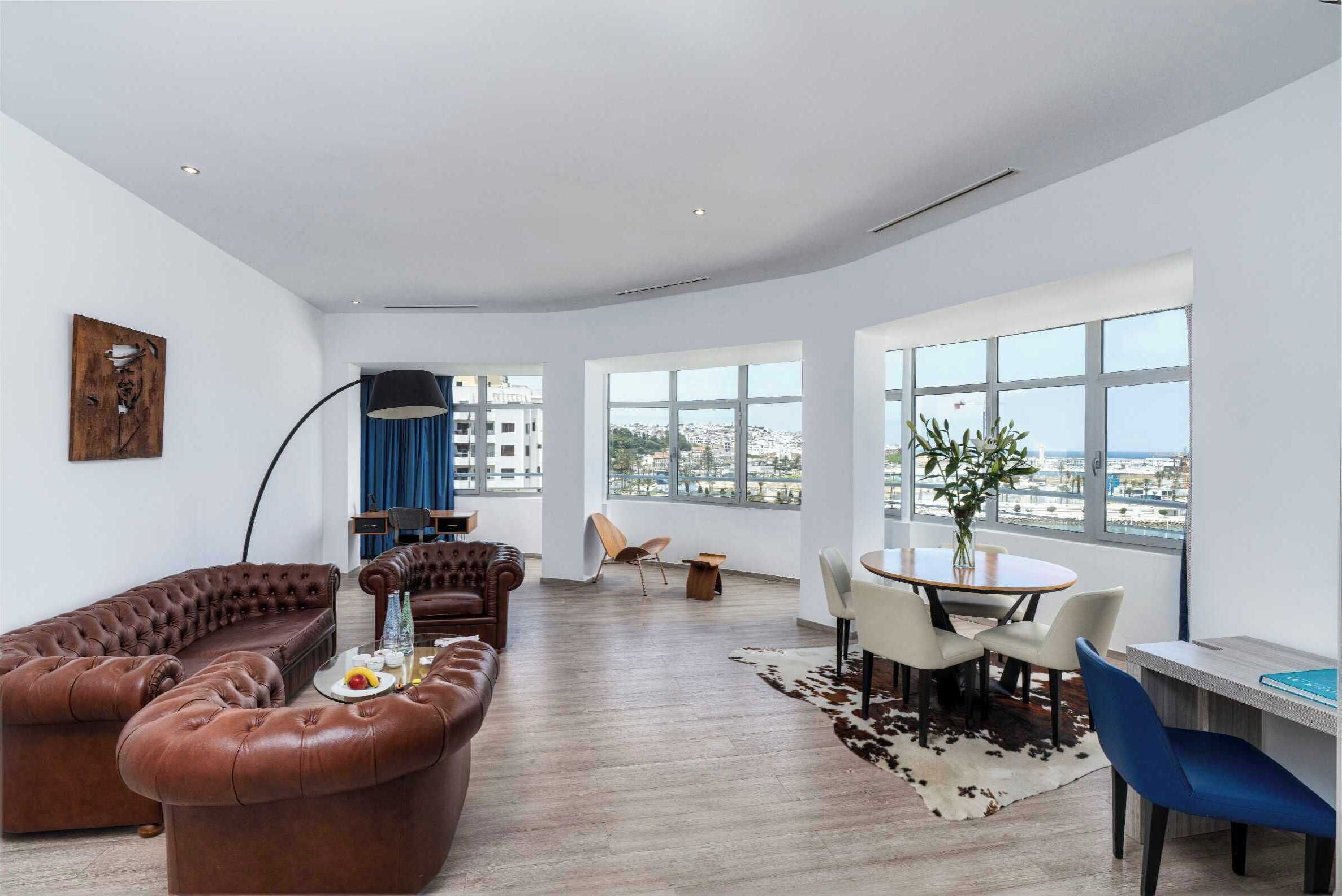 superior suite, pool view | living area | flat-screen tv