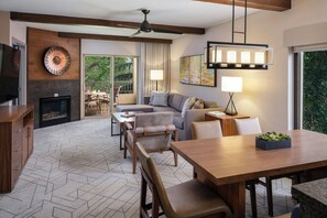 วิลล่า, 2 ห้องนอน, ระเ�บียง | บริเวณนั่งเล่น | ทีวี, เตาผิง, เครื่องเล่นดีวีดี