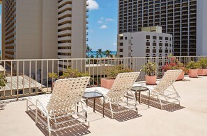 Terrace/patio - Ewa Hotel Waikiki (Honolulu)