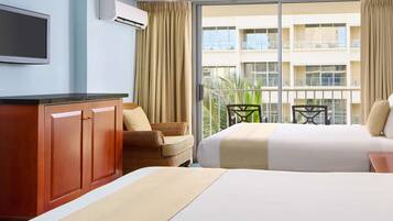 Pillowtop-Betten, Zimmersafe, Schreibtisch, VerdunkelungsvorhÀnge