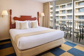 Pillow-top beds, in-room safe, desk, blackout curtains - Ewa Hotel Waikiki (Honolulu)