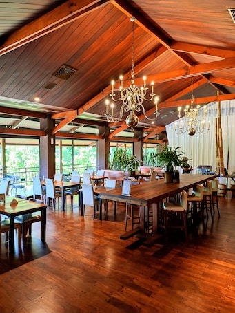 Breakfast, lunch, dinner served; garden views