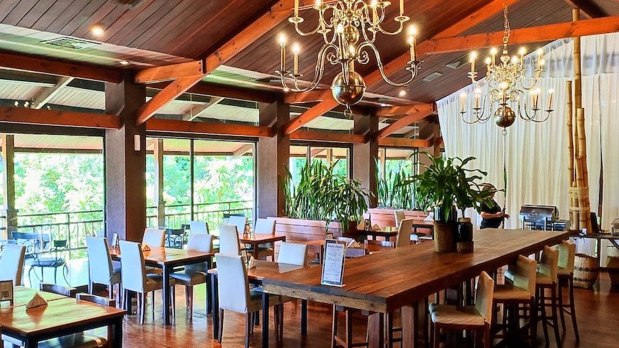 Raices Esturión Hotel