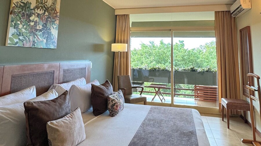 Raices Esturión Hotel