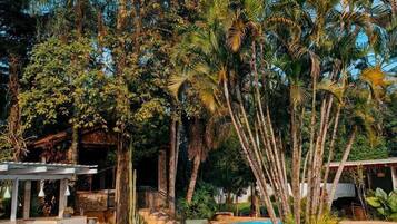 2 hồ bơi ngoài trời