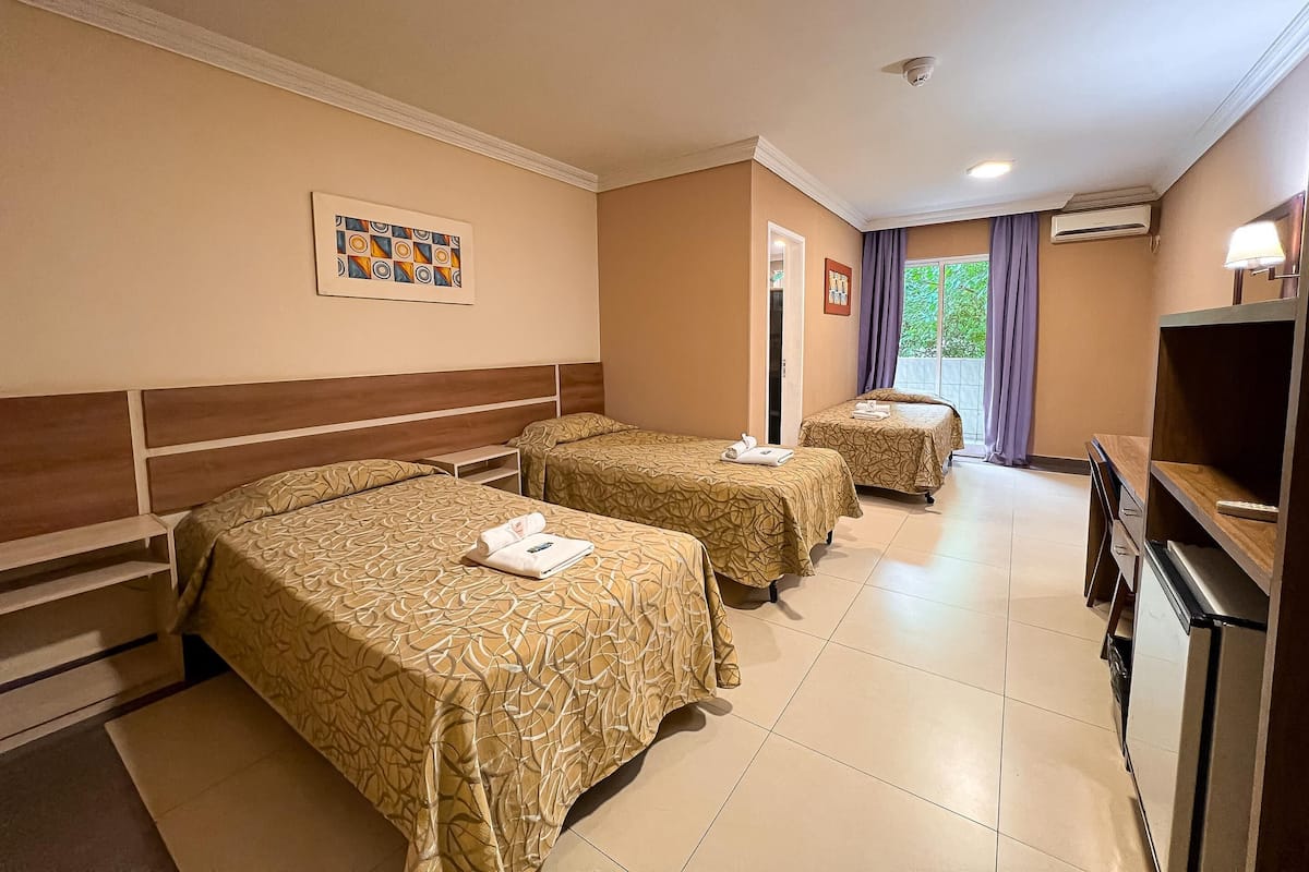 2 bedrooms, in-room safe, desk, blackout curtains