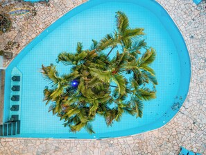 2 piscines extérieures