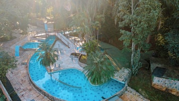 2 outdoor pools
