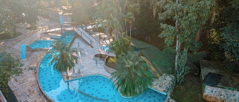 2 piscine all'aperto