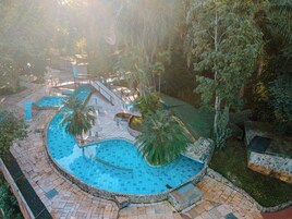 2 piscinas al aire libre