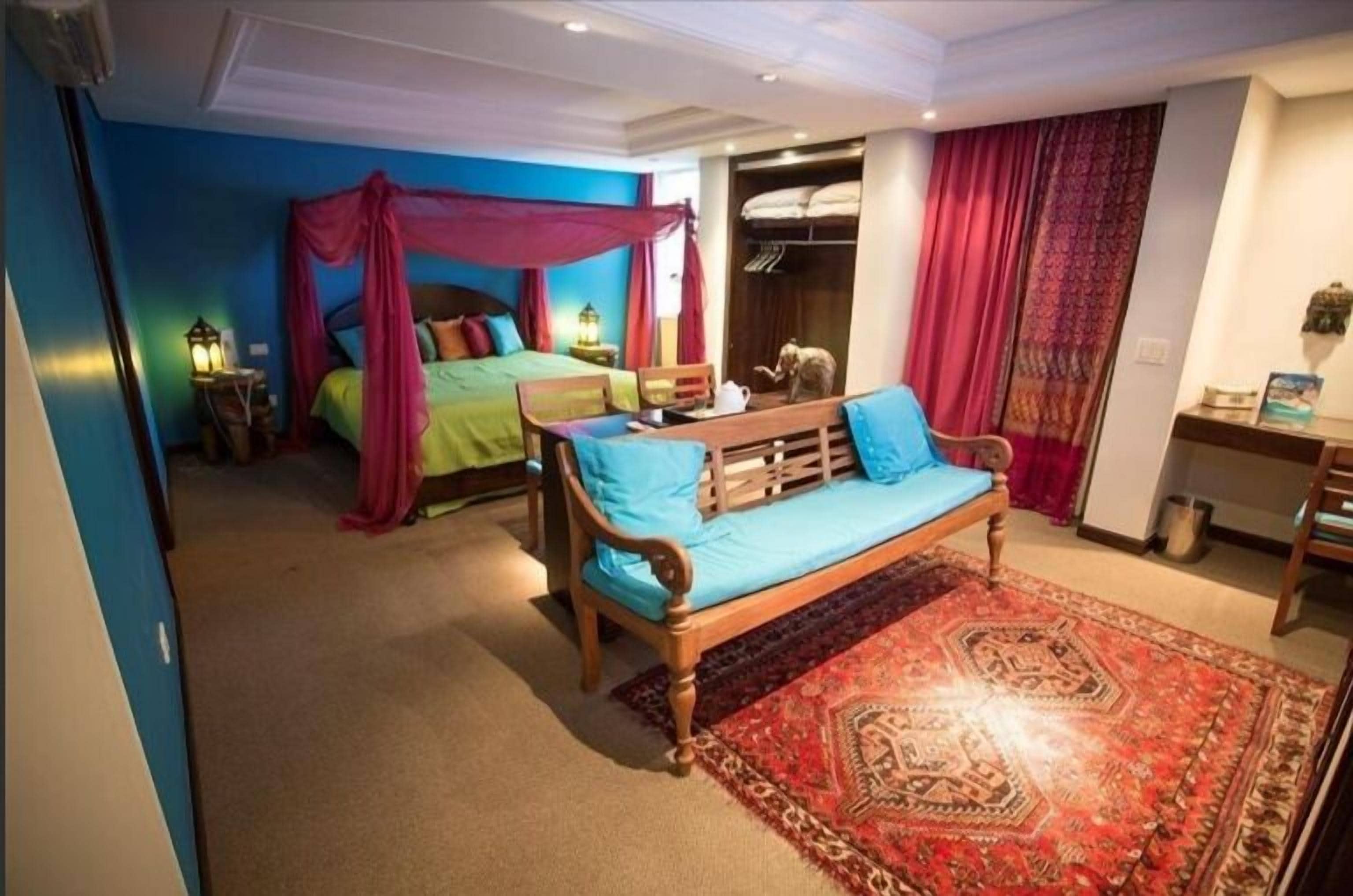 classic studio suite | 1 bedroom, minibar, in-room safe, desk