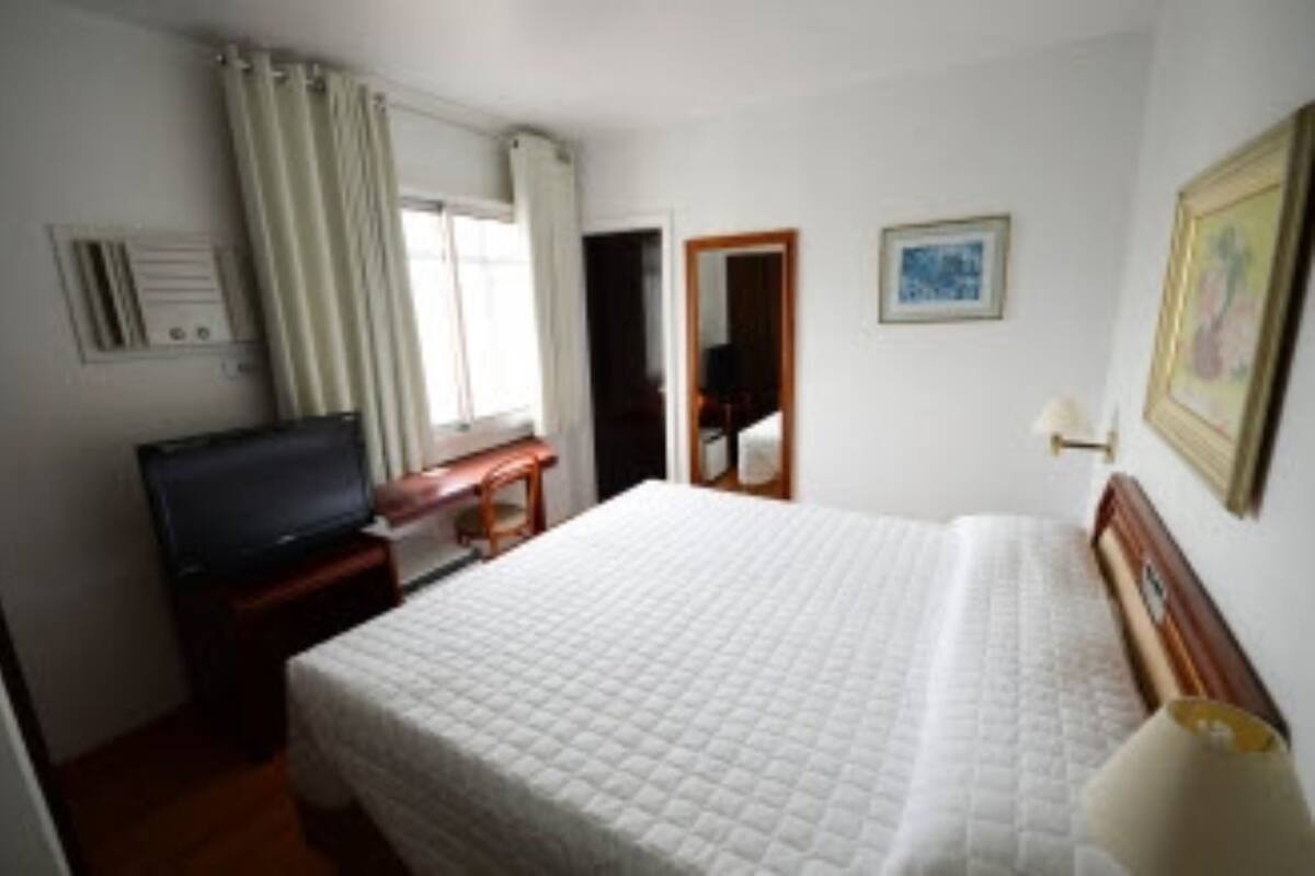 Hypo-allergenic bedding available, minibar, WiFi (free)