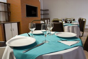 BBQ/picnic Area - Caravelle Palace Hotel (Curitiba)