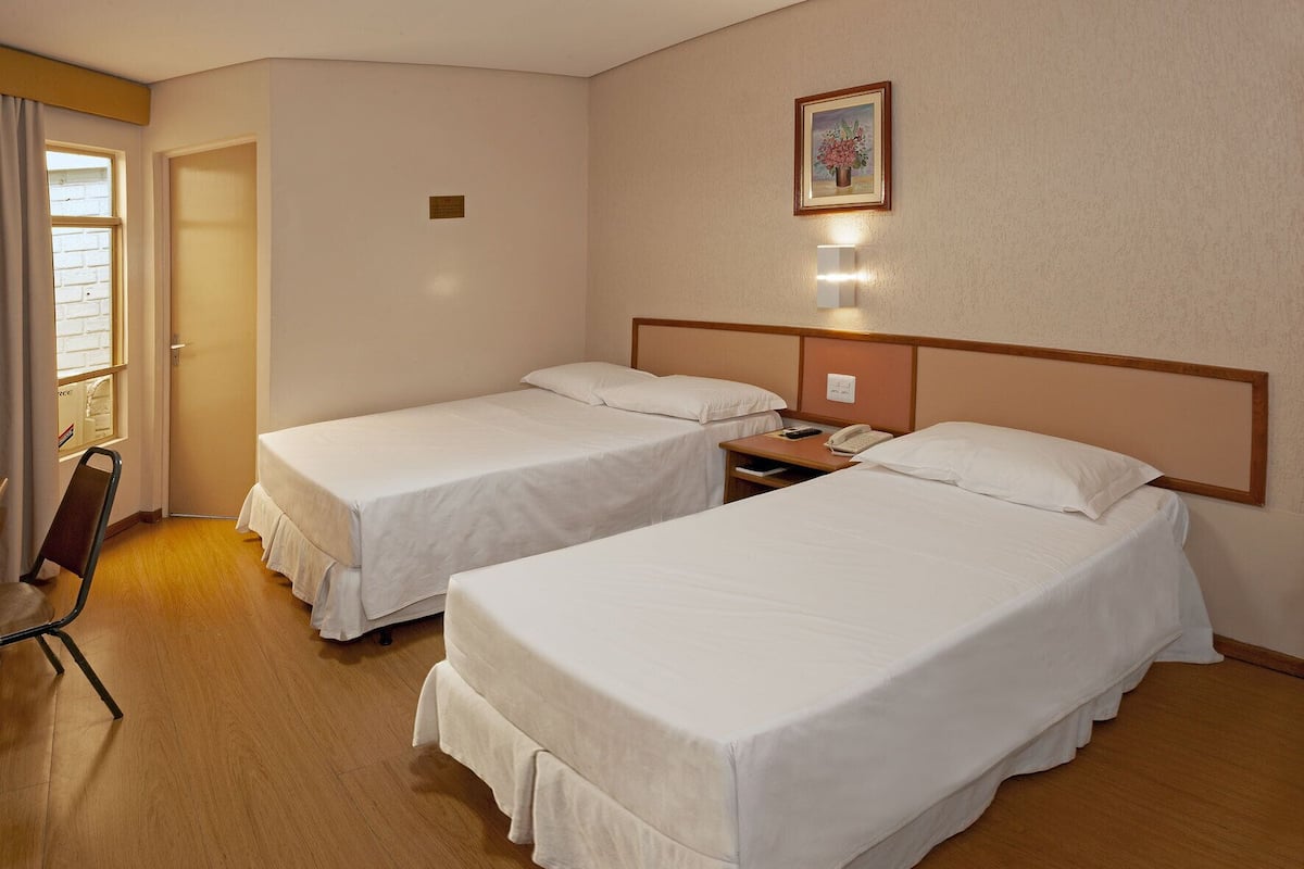 Deluxe Triple Room | Minibar, in-room safe, desk, free cribs/infant beds