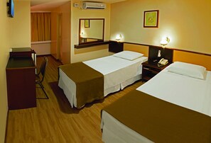 Minibar, coffres-forts dans les chambres, bureau, lits bébé (gratuits)