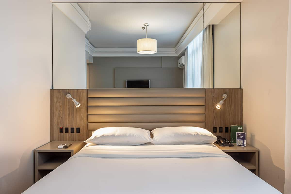 Ropa de cama de alta calidad, colchones con acolchado adicional, minibar