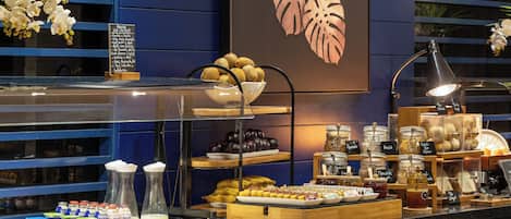 Free daily buffet breakfast