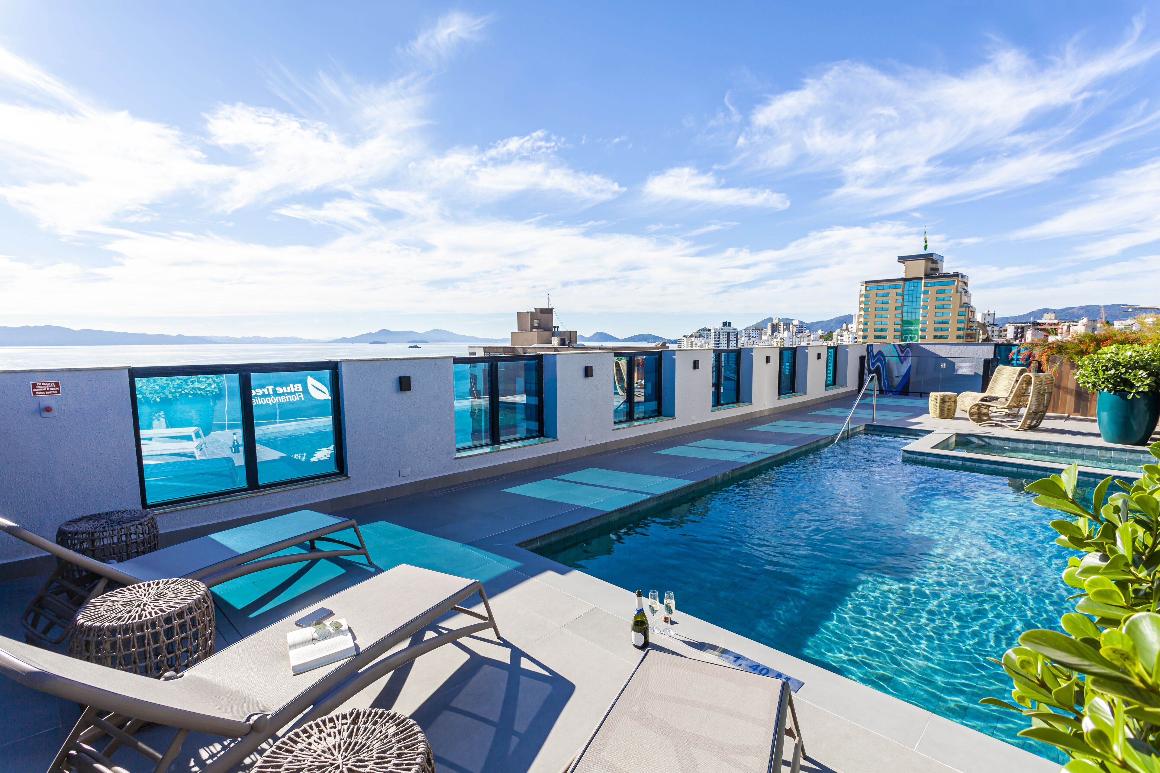 Hồ bơi ngoài trời 