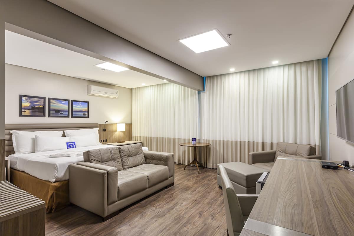 Biancheria da letto di alta qualità, materassi a doppio strato, minibar