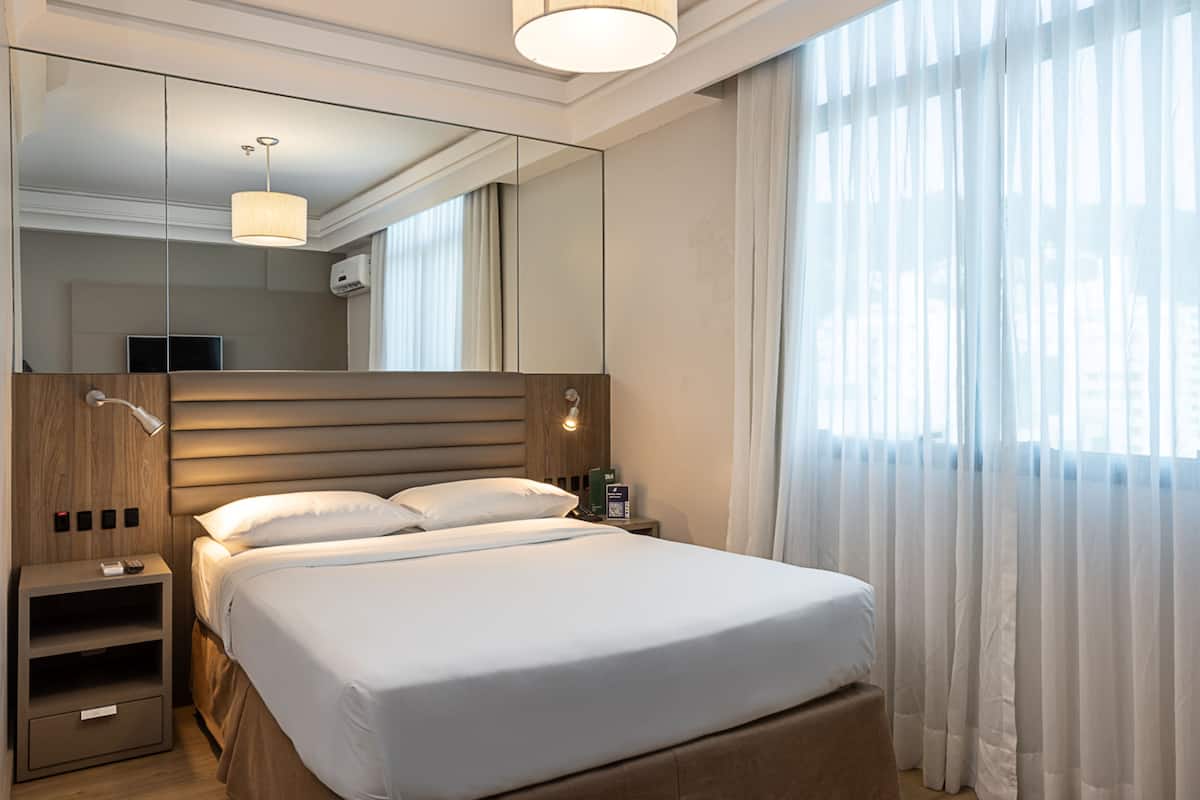 Biancheria da letto di alta qualità, materassi a doppio strato, minibar